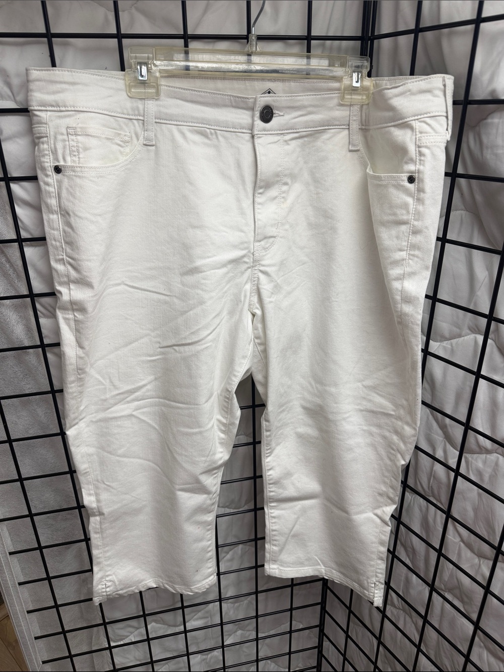 St. John's Bay White Cropped Women's Jeans